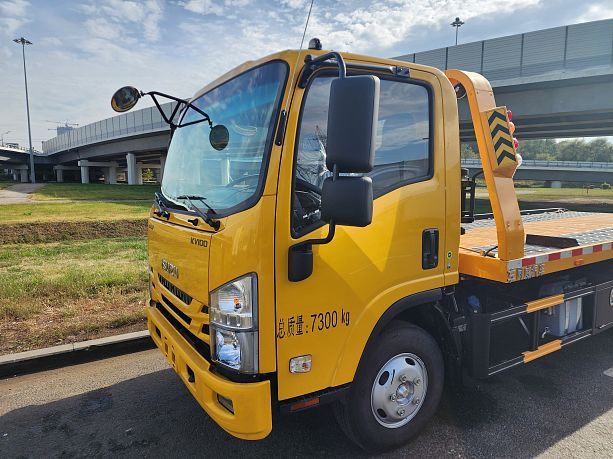 Isuzu KV100